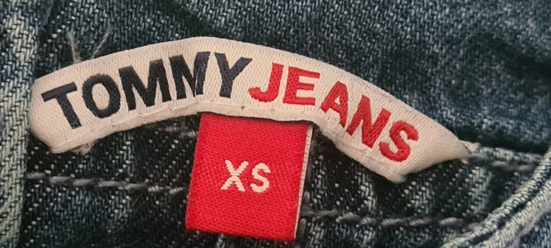 Tommy Hilfiger Top: Tommy Jeans Top – Usato da Allschwil venduto da Virgo 3