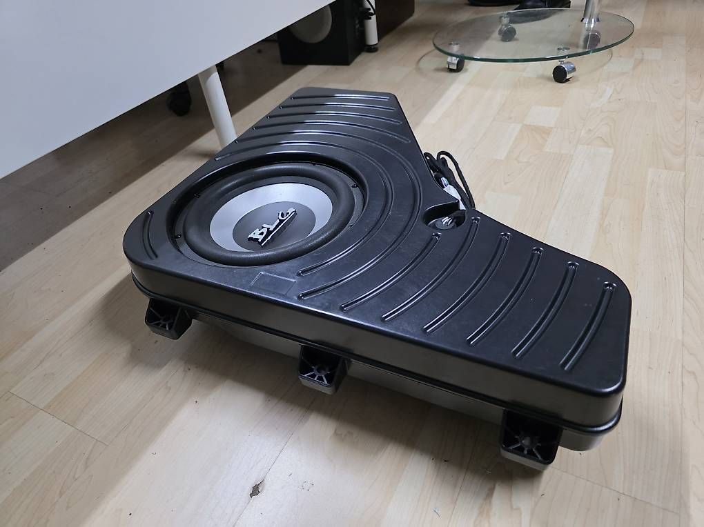 Alle Autoersatzteile: Mercedes v Classe subwoofer  – Gebraucht aus Wängi von Plt.design 4