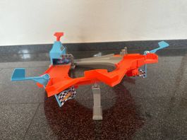 Hot Wheels Drift Master Champion Trackset mit 1 Fahrzeug