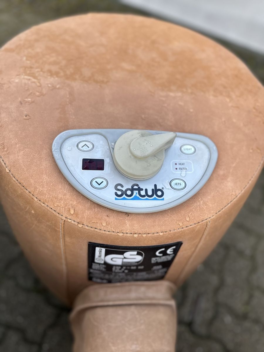 Softub Whirlpool: Softub Whirlpool Legend – Gebraucht aus Solothurn von  8