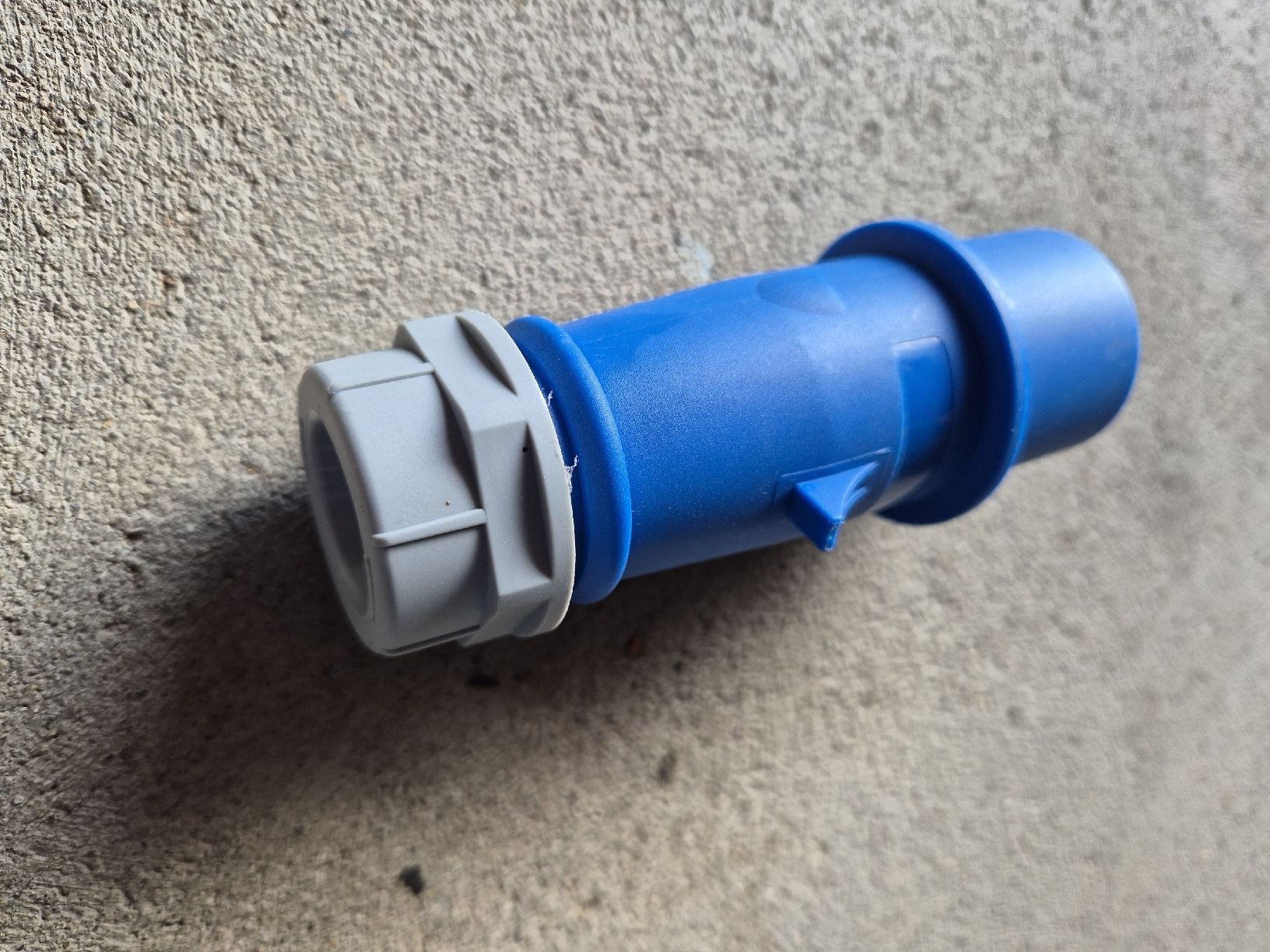 Stecker: CEE-Stecker 16A/250V~ Blau/Grau Neu – Neu (gemäss Beschreibung) aus Linden von Mathi41 2