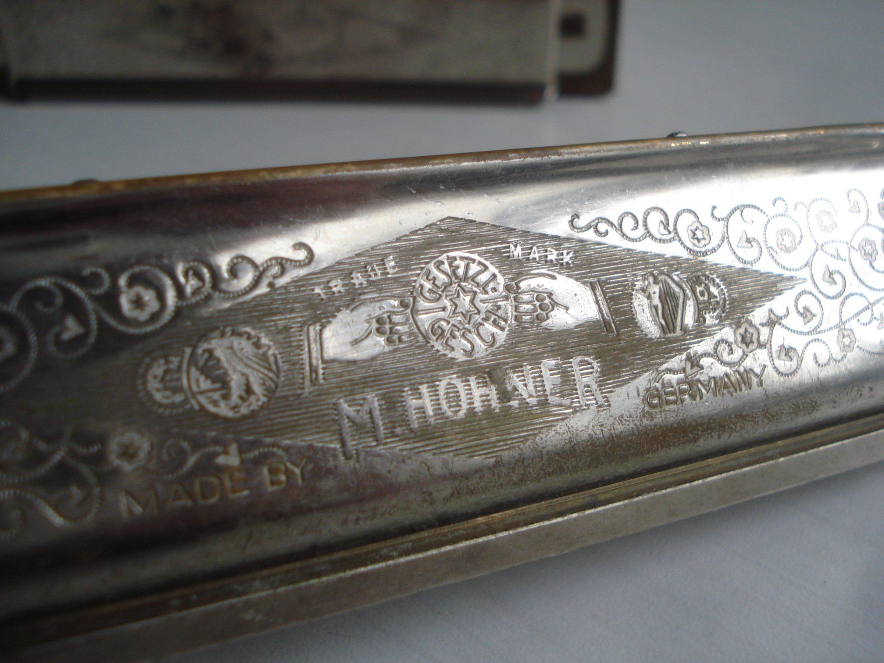 Hohner Strumenti musicali: Uralte Hohner Super Chromonicas - Chromatic Harmonicas – Usato da Urdorf venduto da Tinplate01 8