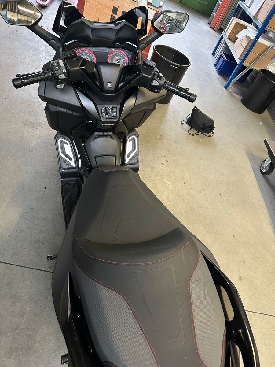 Honda Scooter: Honda Forza 125 Special Edition – Usato da Zürich venduto da Perowe 5