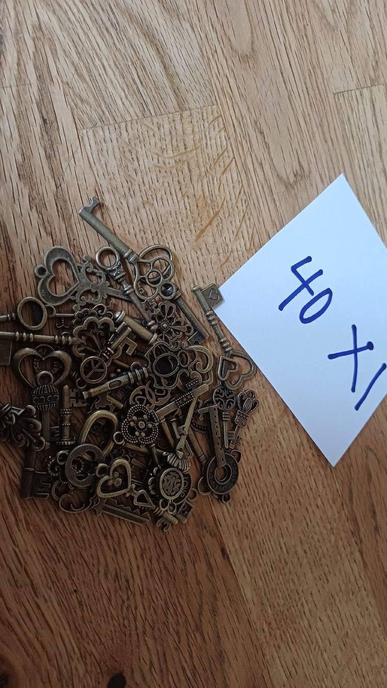 Chiavi: Lot 40 Deckor Schlüsseli – Usato da Flawil venduto da Pinkmalibu 2
