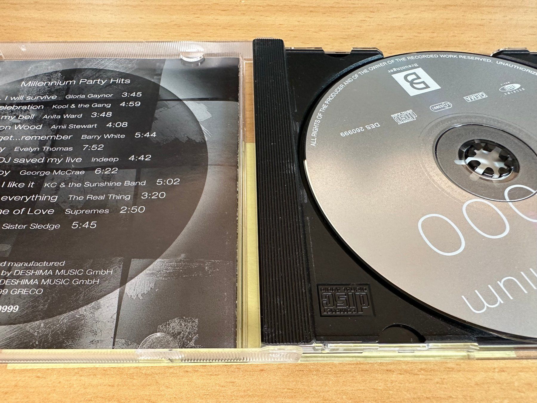 CD: Various - Millenium Party Hits 2000 – Usato da Rikon im Tösstal venduto da Alpenmutz 2