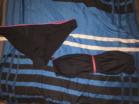 Schwarzer Bikini mit pinken Details - Grösse 40