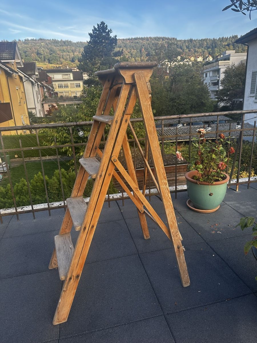 Scale: Ältere Holzstehleiter – Usato da Biel/Bienne venduto da Violetbutterfly 2