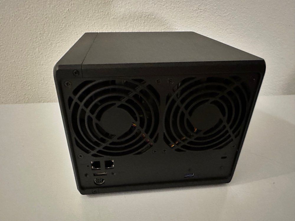 Synology Server: Synology DiskStation DS920+ | 32 TB | RAM & SSD upgrade – Gebraucht aus Locarno von  4