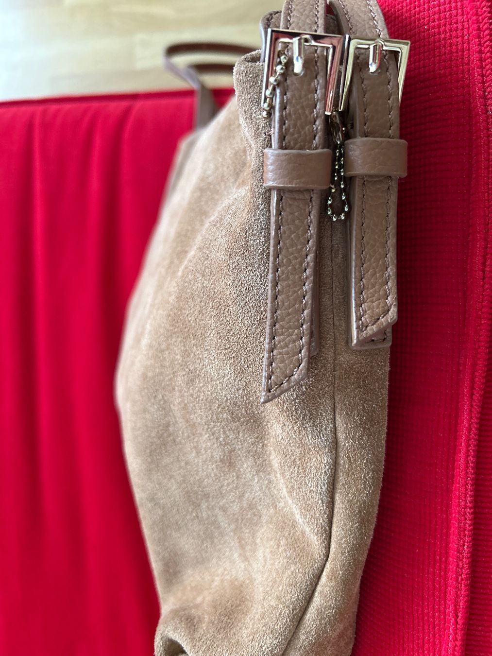 Sacs femmes: Suede Tasche Accessorize, neu – D'occasion à Feuerthalen par Anna_Swift 2
