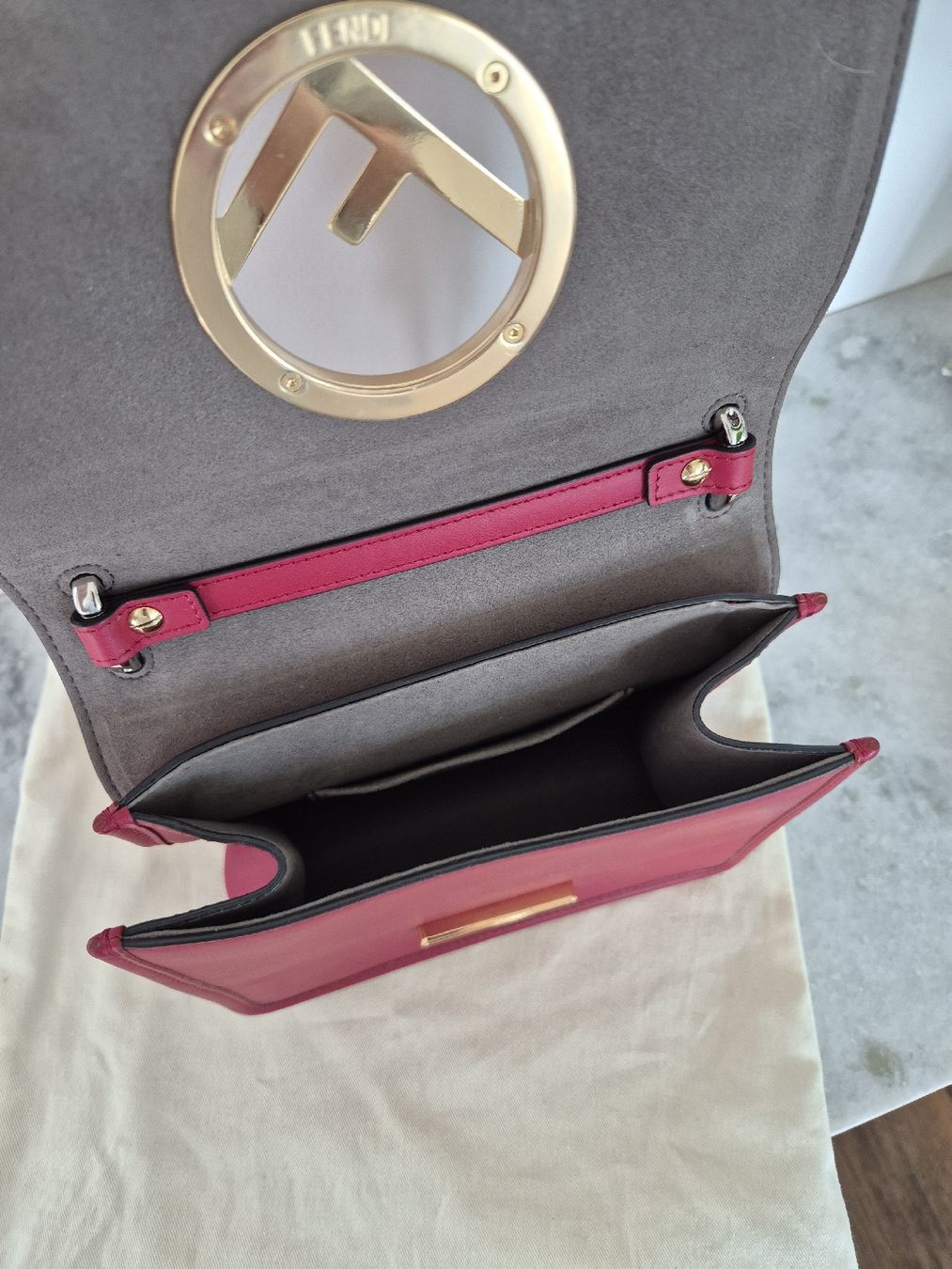 Fendi Taschen für Damen: FENDI Kan I Small Bag - Red Leather, Gold /silver hardware – Gebraucht aus Zürich von mar_cz7s 3
