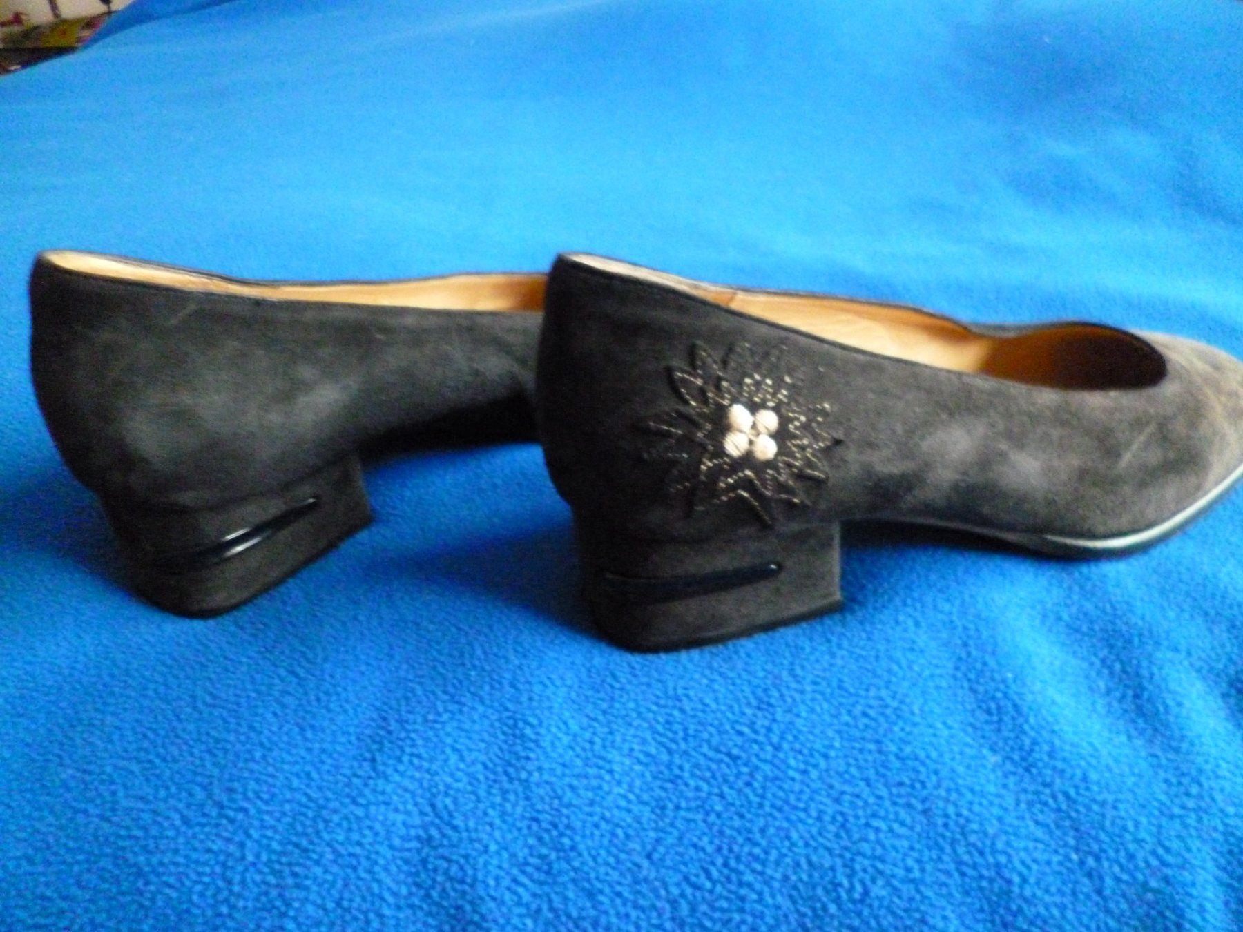 Damenschuhe: Damen Dirndl Schuhe, Grösse 36, Wildleder, schwarz – Gebraucht aus Unterseen von marathon1 3