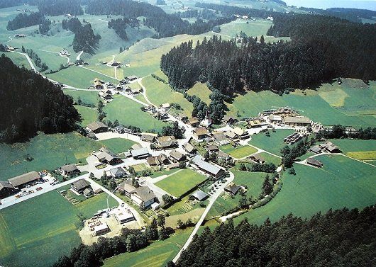 Cartoline postali: RÖTHENBACH i.E. Flugaufnahme – Usato da Jona venduto da philajona