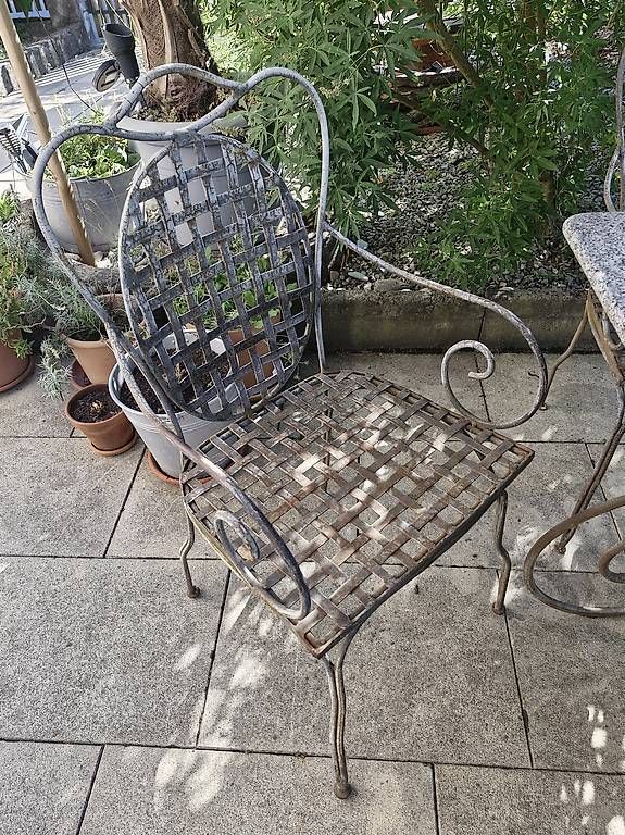 Set de table et chaises: Wunderschöner Gartentisch aus Schmiedeeisen mit Granitplatte – D'occasion à Wädenswil par Canubis 2