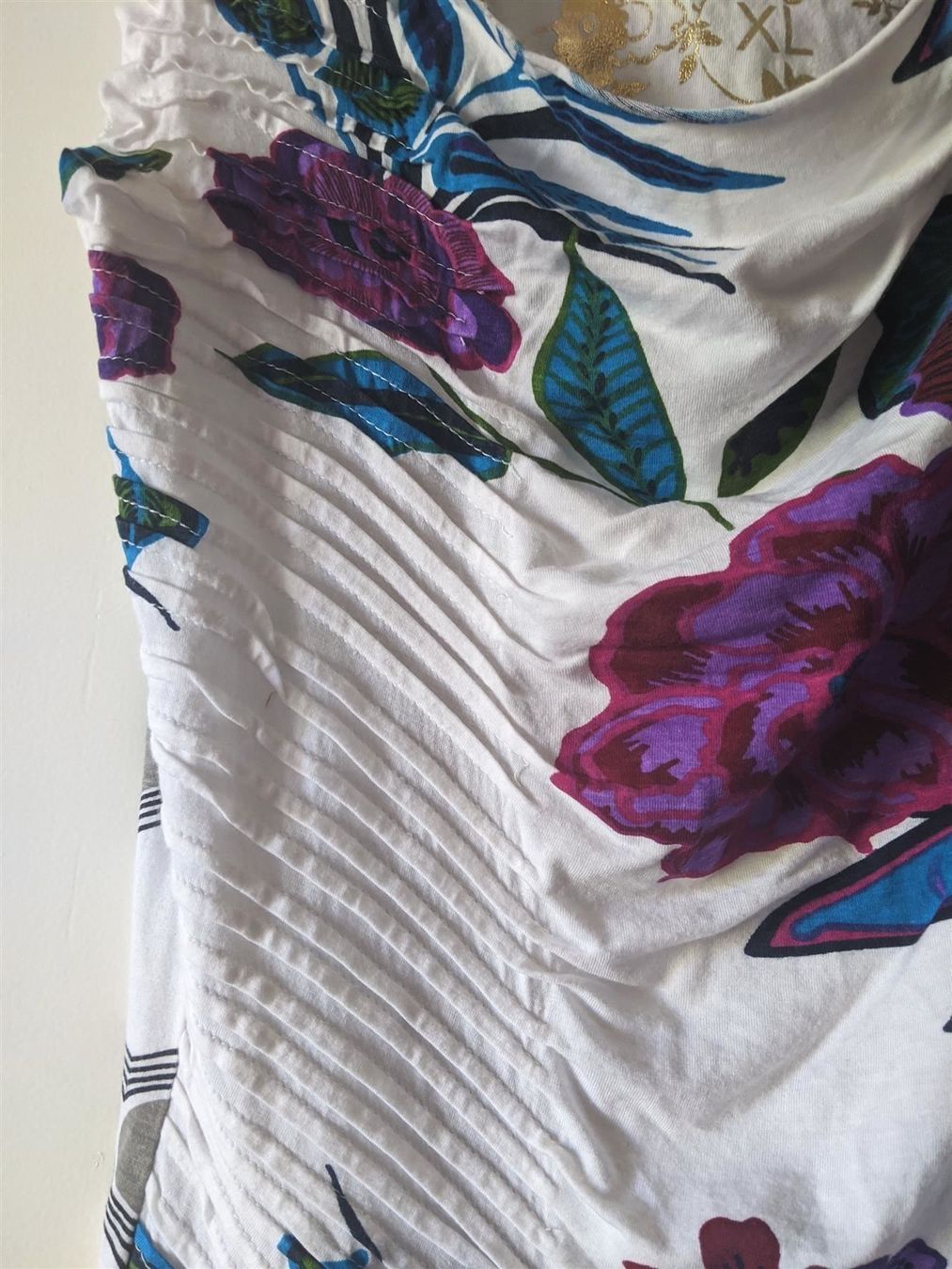 Desigual T-shirt: DESIGUAL : Top romantique/graphique M-L – Usato da Petit-Lancy venduto da lilycerise 1