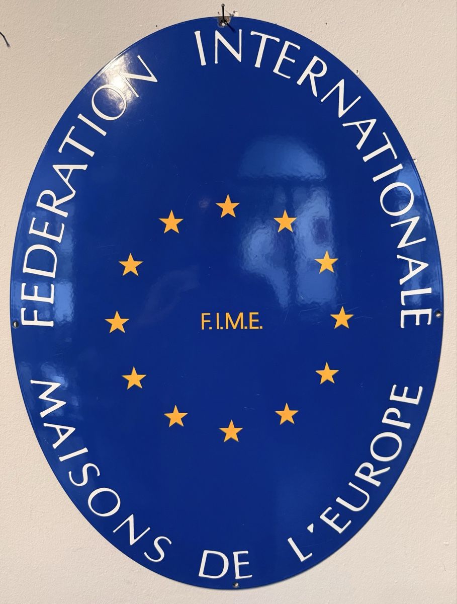 Insegne: Federation International altes Emailschild – Usato da Nidau venduto da Nintschgu