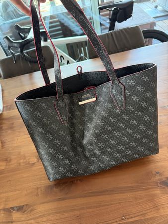 Guess Handtasche Wendetasche Grau/Schwarz