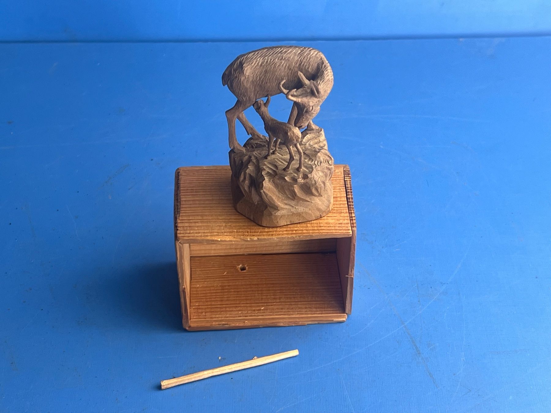 Statuette: Brienzer Miniatur Schnitzerei. Gemse mit Jungem – Usato da Unterengstringen venduto da Gustav03 4