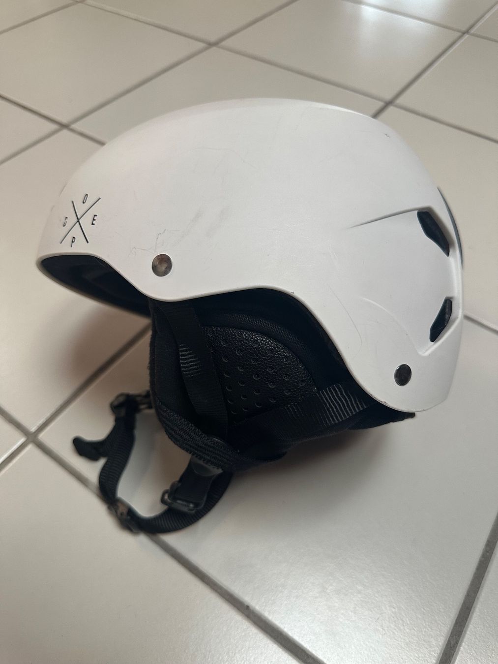 Dope Caschi: White Dope Ski Snowboard Helmet - Medium Unisex Adjustable – Usato da St. Gallen venduto da S_rnw2
