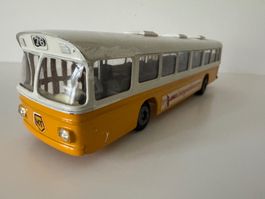 Tekno 851 Scania CR-76 Bus