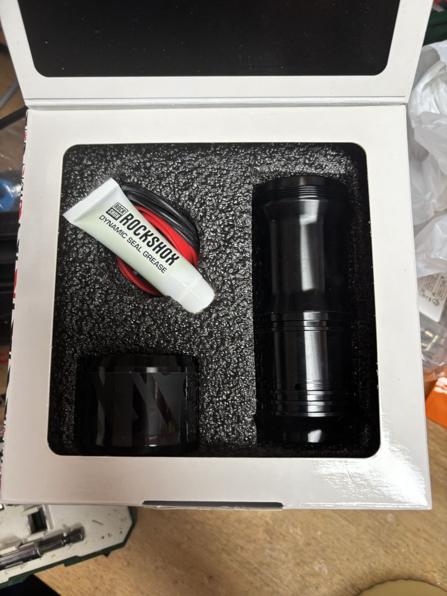 Rockshox Ersatzteile: RockShox MegNeg Upgrade Kit Neu – Neu und originalverpackt aus Magden von hermanndererdmann 1