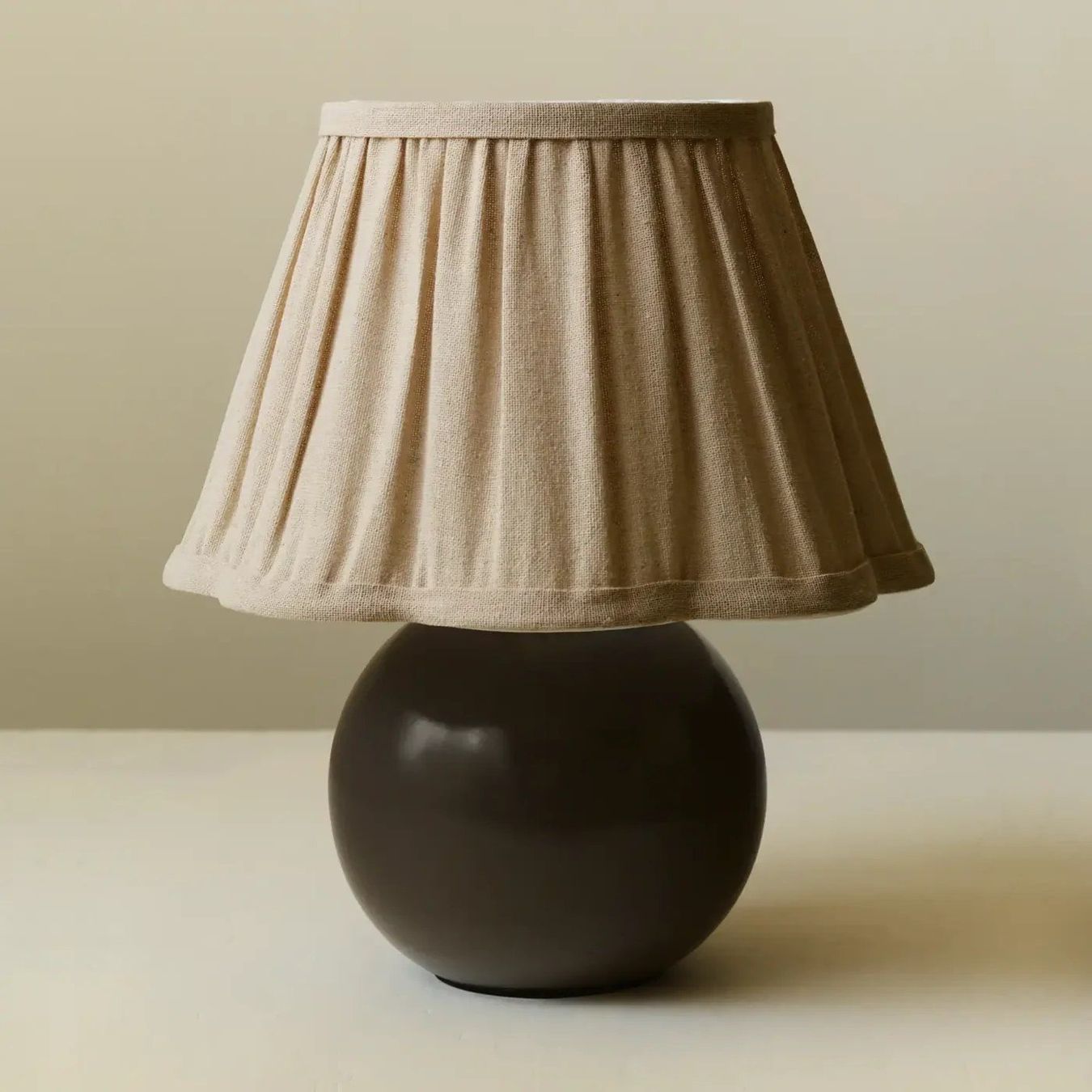Lampen: Lampe de table Cordane en lin plissé – Neu und originalverpackt aus Vernier von ton_m8qt 5