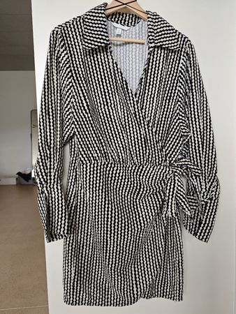 Chic Beige & Black Wrap Dress, Size L 🖤