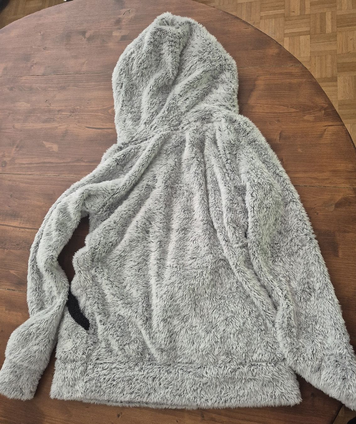 Pulls & Sweat-shirts: Damen Pullover Plüsch grau Grösse S – Neuf (Voir description) à Schmitten FR par Sam2525 1