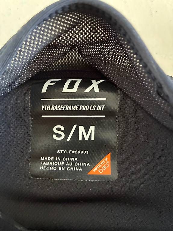 Protezioni & Imbottiture: Fox YTH Baseframe Pro LS D30 Protektorenjacke Grösse S/M – Usato da Winterthur venduto da Cacs 2