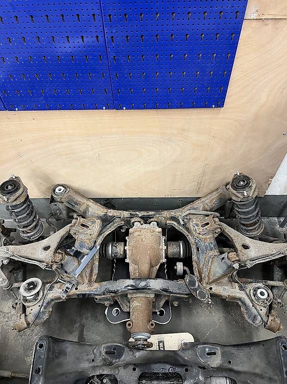 Subaru Tutti pezzi di ricambio auto: Subaru Impreza 2.0 Boxer Diesel Diff Achse – Usato da Uetendorf venduto da Kunz99luz