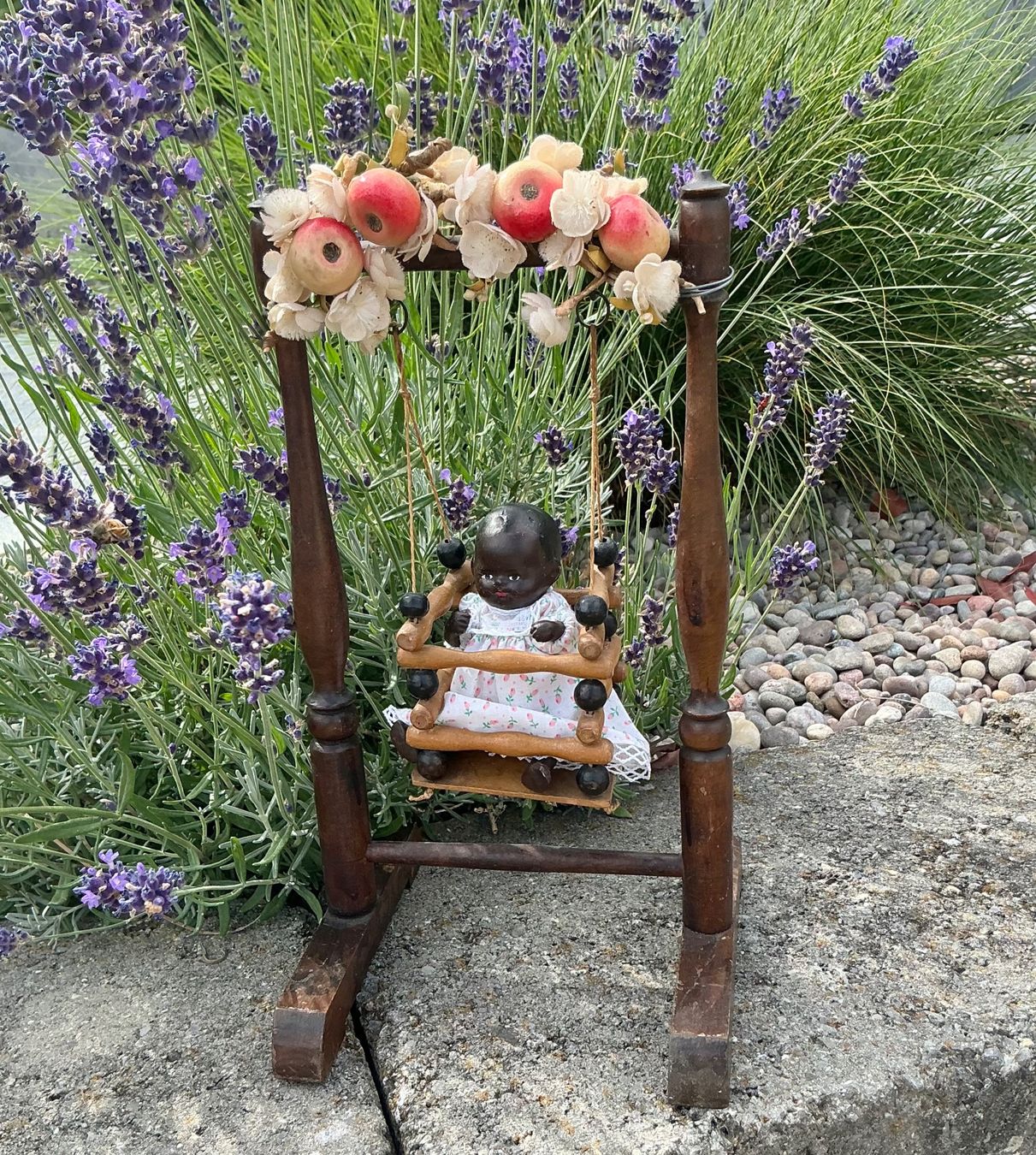 Jouets: ALTE HERZIGE SCHAUKEL MIT PÜPPCHEN – D'occasion à Zell LU par Silvermemory 2
