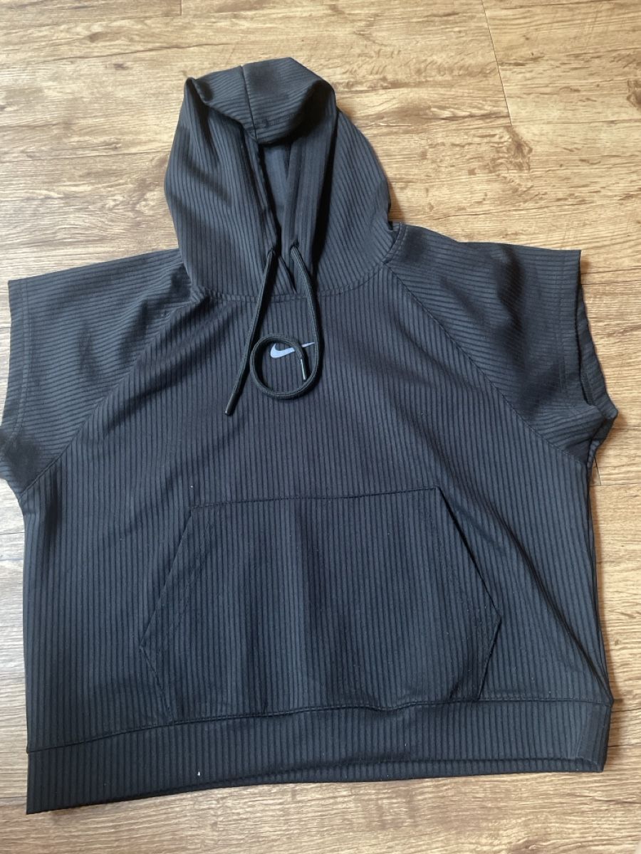 Nike T-Shirts: Kaputzen T-Shirt  – Neu (gemäss Beschreibung) aus Unterseen von Panini56
