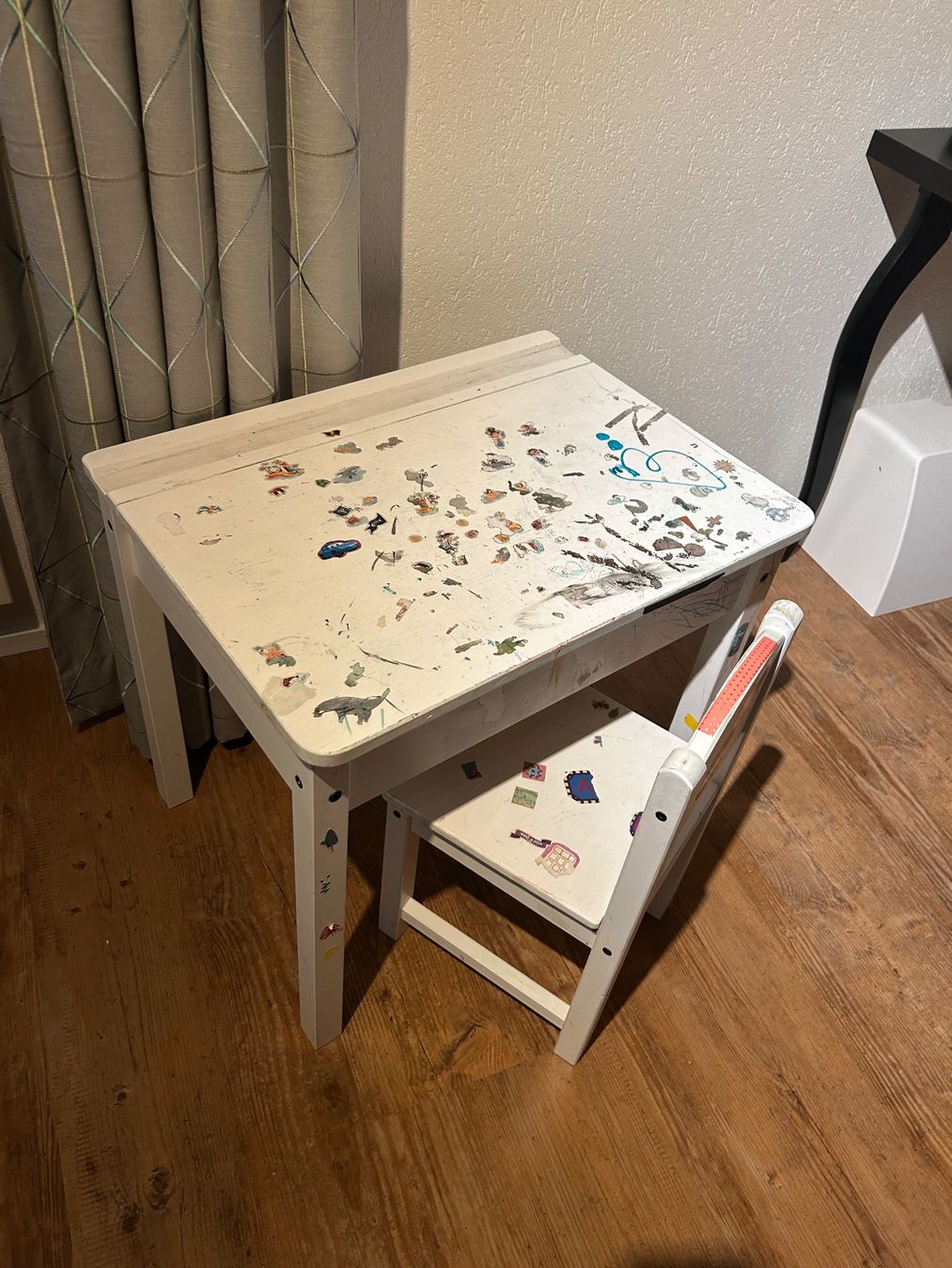 Ikea Tische: Gratis - Kindertisch mit Stuhl (IKEA) – Gebraucht aus Safenwil von 2hand_aber_wertvoll
