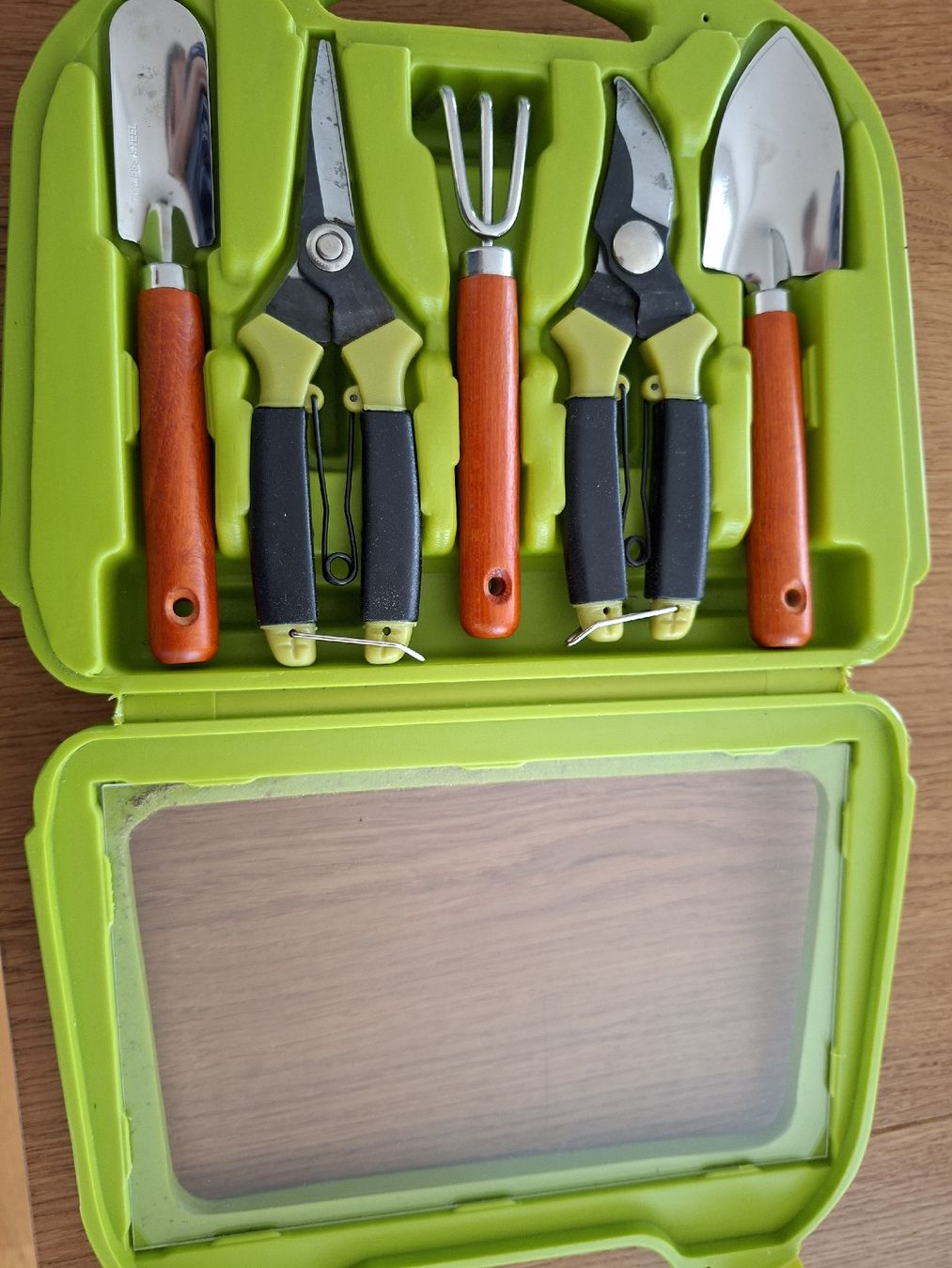 Tutti gli attrezzi: Gartengeräte-Set, 5-teilig, neuwertig – Nuovo (secondo la descrizione) da Wetzikon ZH venduto da Wetzithal 1