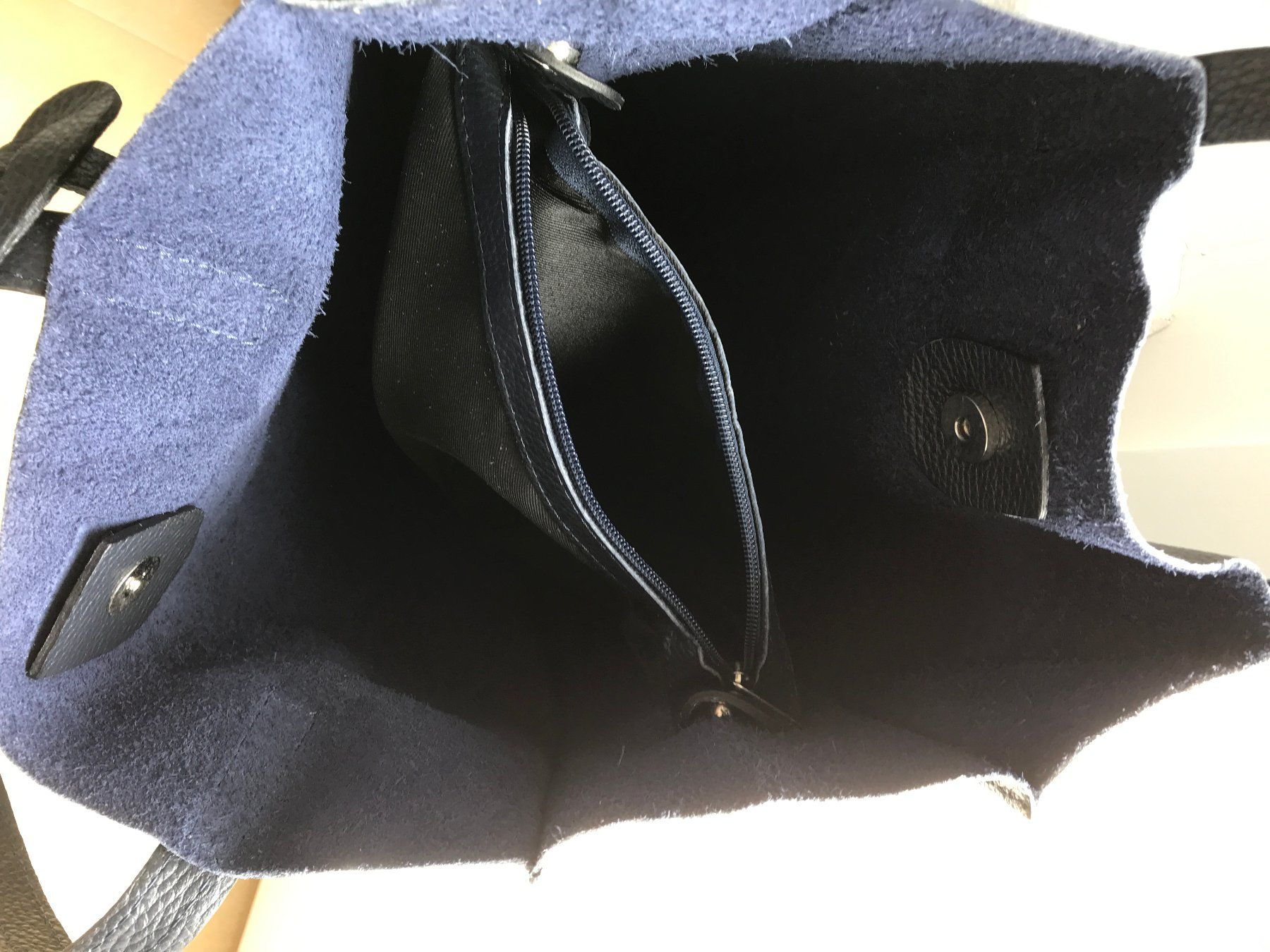 Taschen für Damen: LEDER-Tasche, d.blau / mit Schulterriremen und Innenfächern – Gebraucht aus Dübendorf von nerino03 6