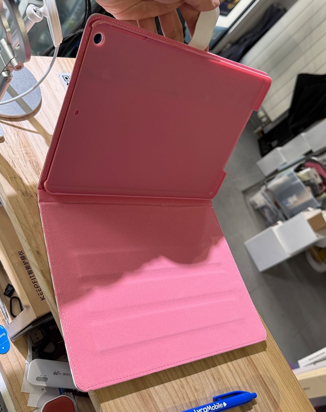Covers & Borse: iPad 6/5/air - housse hello kitty support pliable – Nuovo e nell'imballaggio originale da Morges venduto da DigiAC 1