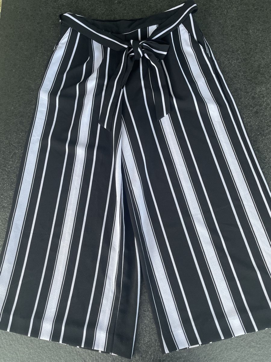 Pantalons: Hose – Neuf (Voir description) à Immensee par ole_j97w