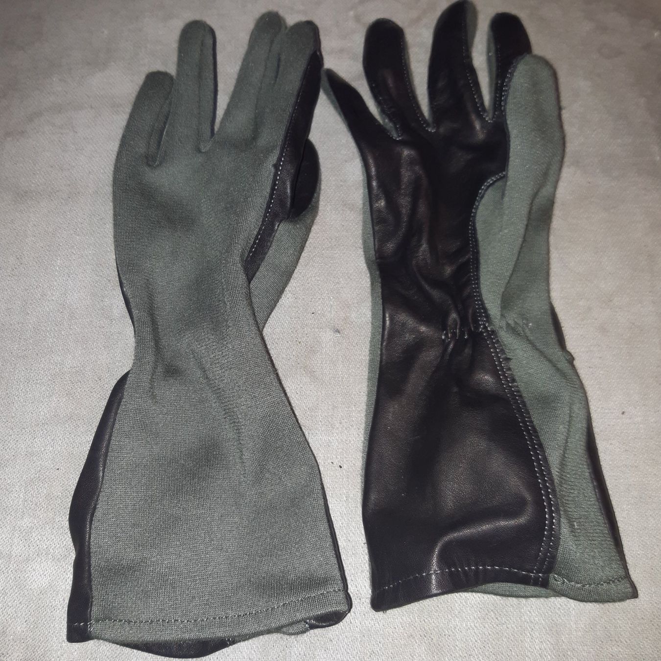 Ansichtskarten: Piloten-Handschuhe Schweizer Luftwaffe – Gebraucht aus Giffers von attila07