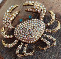 Brosche Krebs / Krabbe hell mit Strass-Steinchen