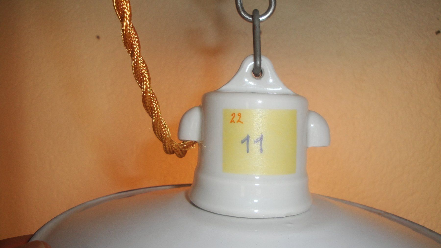 Lampadari & plafoniere: Kellerlampe mit Emaillierter Lampenschirm – Usato da Zürich venduto da Paykan