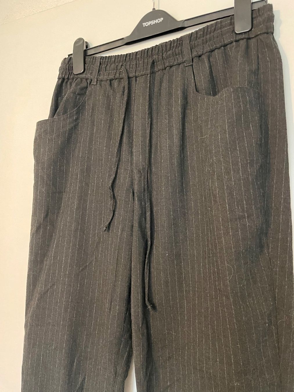 Zara Pantaloni: Tailored trousers – Usato da Roche VD venduto da closetcleanse 3