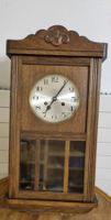 Antike Wanduhr, Holz, ca. 1940, mit Pendel und Schlüssel