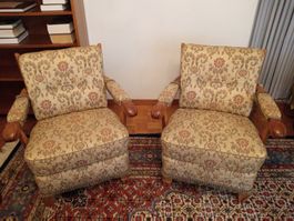 Bequeme Polstersessel im klassischen Stil