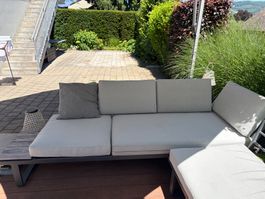 Gartenlounge mit Tisch,