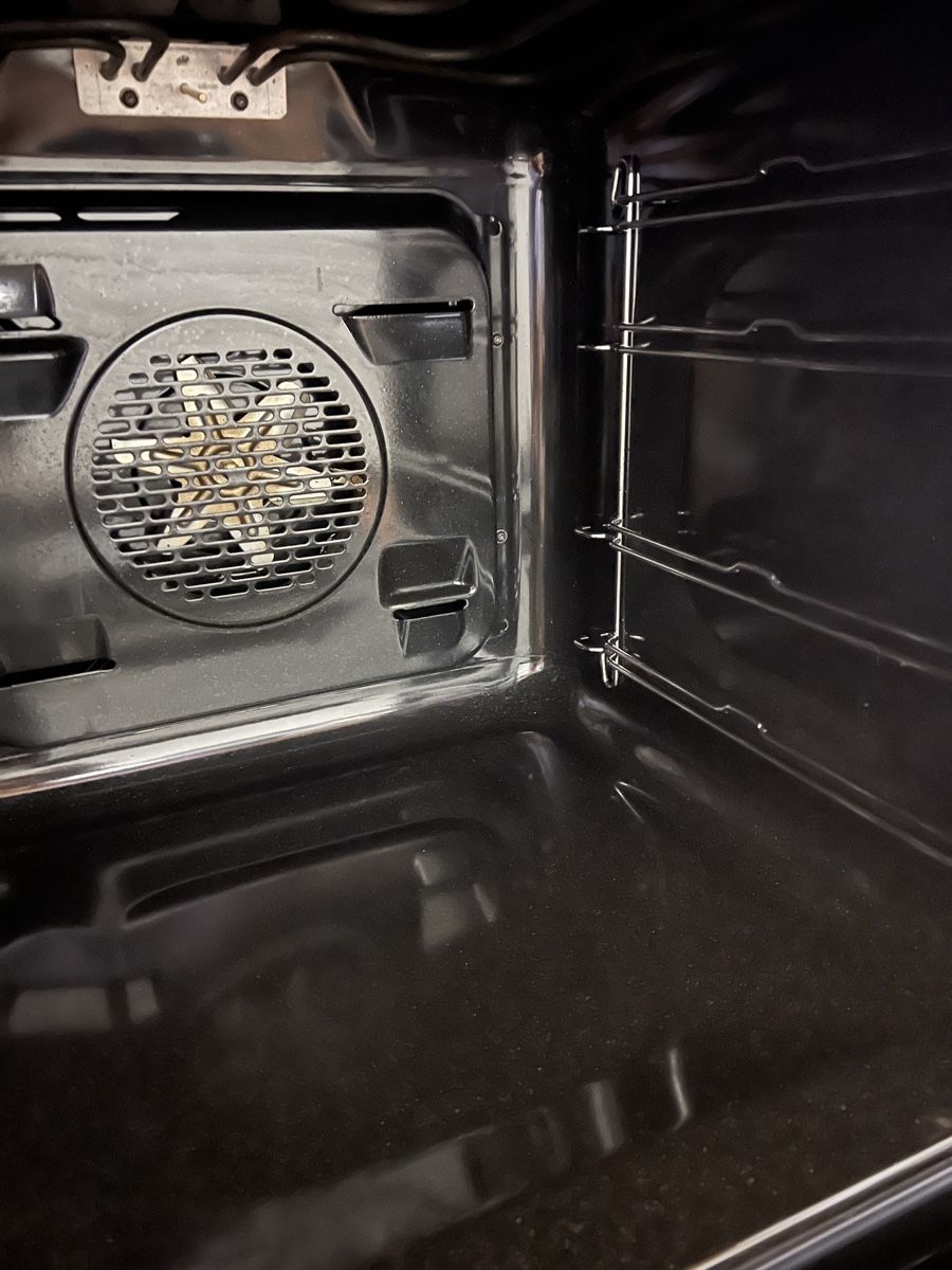 V-Zug Elettrodomestici da cucina: Combair V600 Einbaubackofen Zustand gut – Usato da Basel venduto da spillone123 2