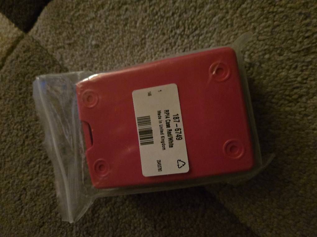 Custodie: Raspberry Pi Gehäuse - Rot/Weiss, Modell 4 (Original) – Usato da Chur venduto da mchermann 1