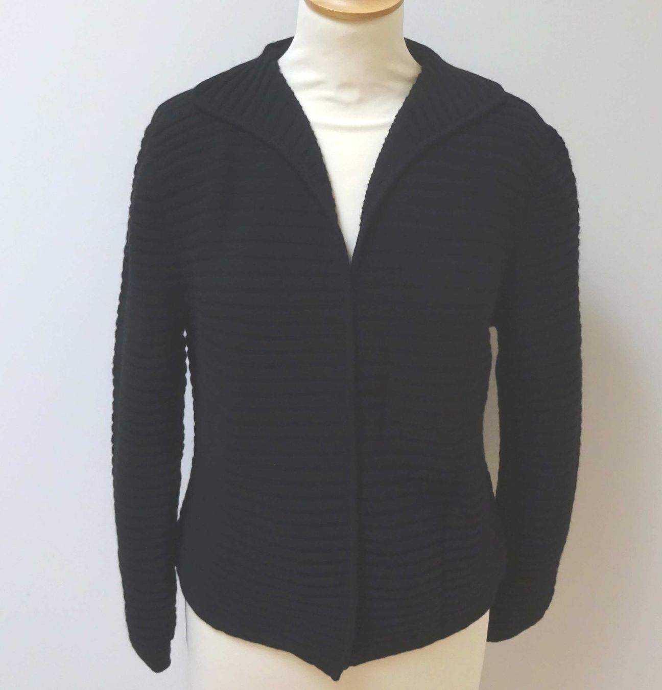 Giacche: Innocenti - Strickjacke - schwarz - Grösse 38 – Usato da Zofingen venduto da Justizia_01