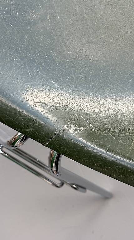 Eames Sedie: Original Eames Fiberglas Chair – Usato da Ostermundigen venduto da Hans9 3