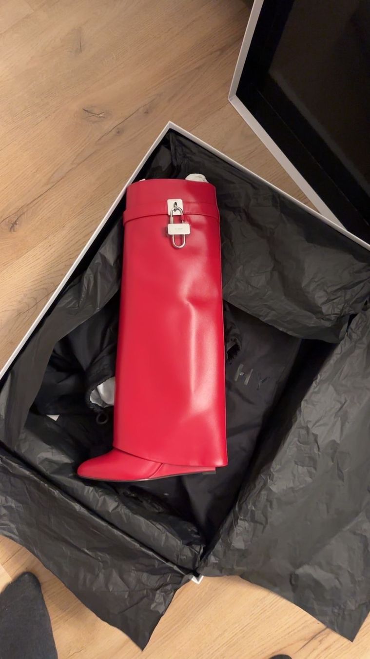 Givenchy Damenschuhe: Givenchy ungetragene Boots – Neu und originalverpackt aus Malters von nora_91