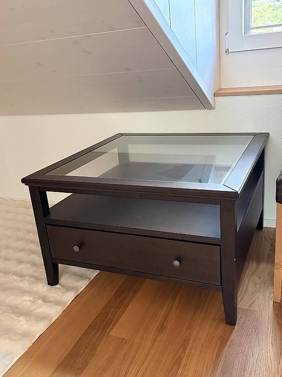 Ikea Tables: Beistelltisch Holz/Glas – D'occasion à Steffisburg par ste_8mjt