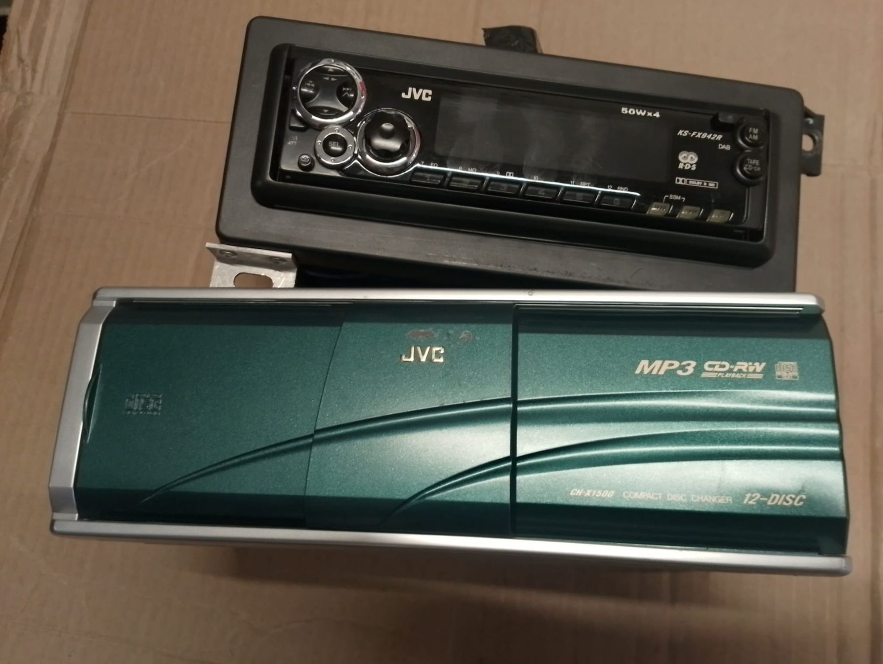 JVC Radio: Radio JVC und 12fach CD Wechsler – Usato da Niedergösgen venduto da usc_tt5r